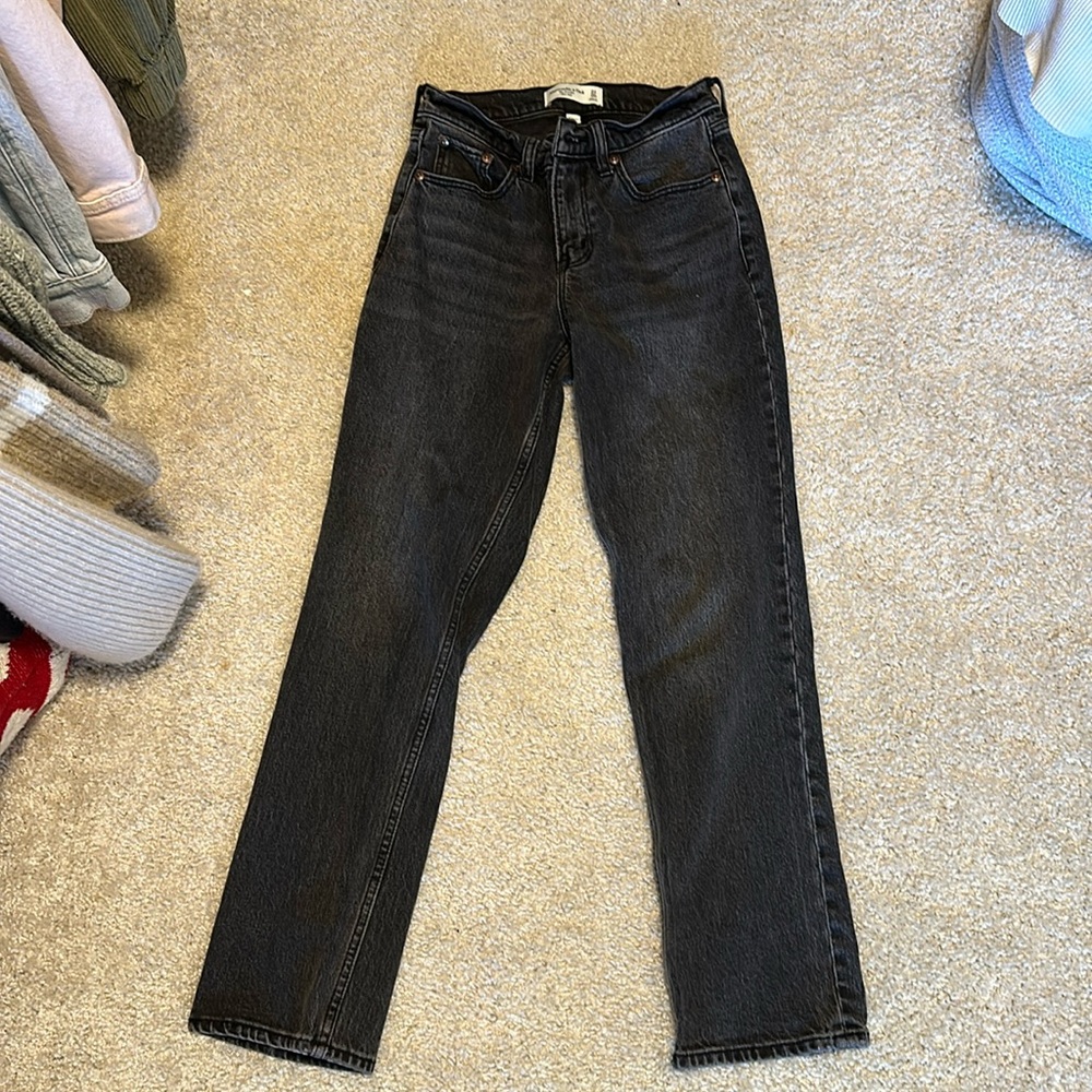 Abercrombie the Straight Mid-Rise Jeans, curve love size 24 (00)